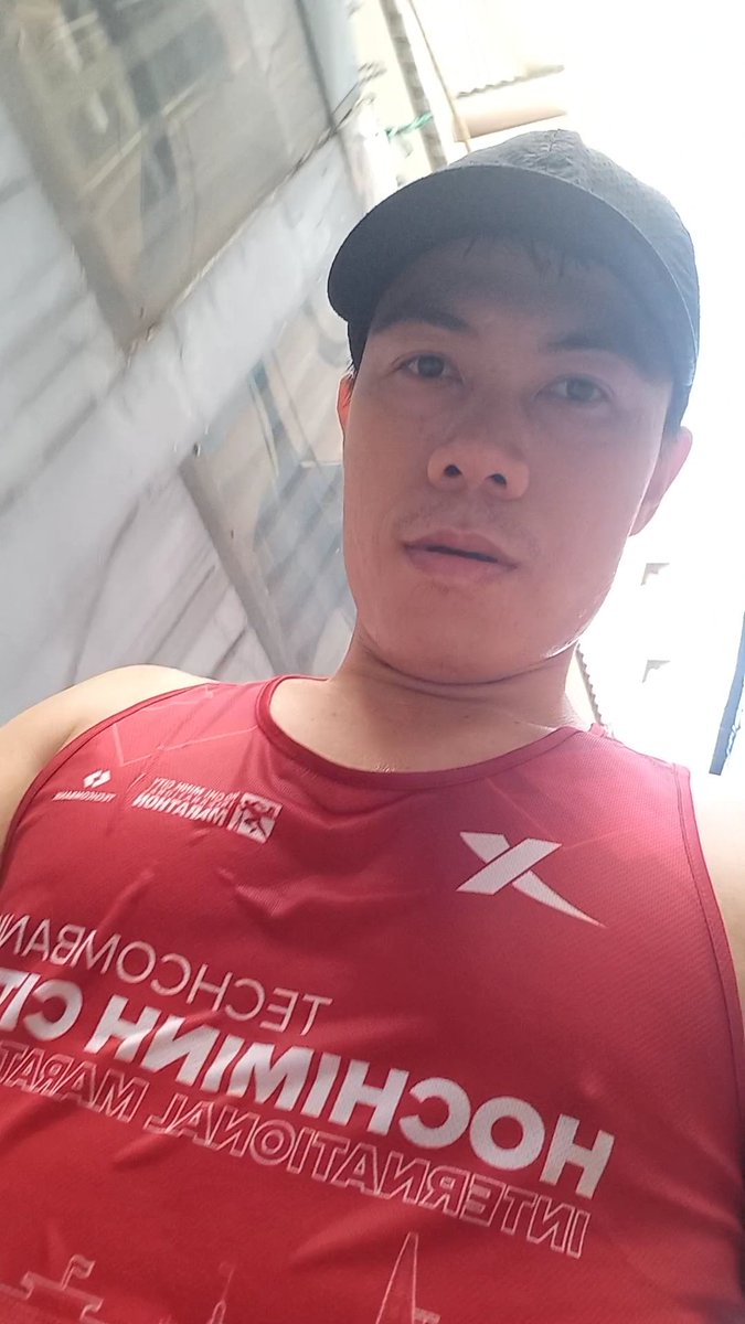 SnachezTei71096's tweet photo. Tiếp nước trong việc chạy bộ giữa trời nắng nóng không đã khát, nên mình quyết định chuyển qua tiếp 🍺 giúp mình đã khát hơn🤣 https://t.co/Sx3dA3INKM