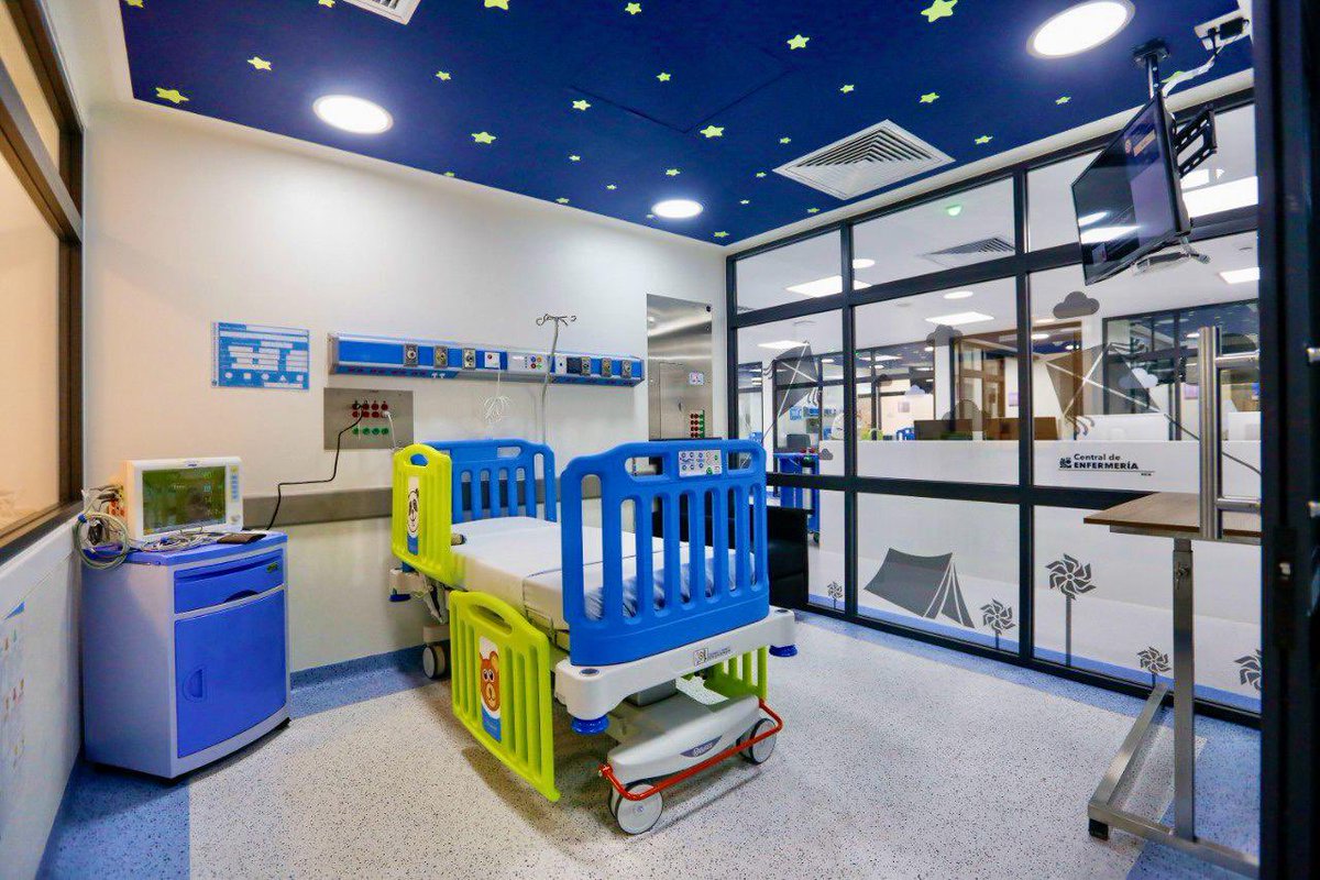 rvillanueval's tweet photo. Hoy inauguramos un espacio que se hizo con muchísimo amor y vocación: La Unidad de Atención a Niñas, Niños y Adolescentes con Quemaduras graves en el @HospitalCivil; que cuenta con equipos e instalaciones de primer nivel. 

Me enorgullece que sea el Hospital Escuela de la #UdeG en donde se forman miles de jóvenes todos los días, la institución que vela por la salud de las familias jaliscienses y de todo el país. 👏🏼