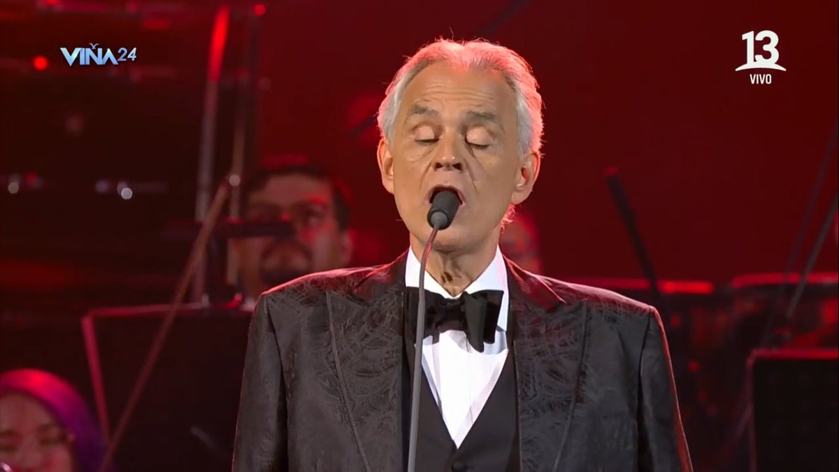 eventiachile's tweet photo. Andrea Bocelli, un real y verdadero artista sobre el escenario de @elfestival Es un privilegio escucharlo. Ojalá que para 2025 @MacaRipa y los concejales de @vinadelmar se esfuercen más por contratar a mejores músicos y bandas. La música de calidad puede ser apreciada por todos. https://t.co/TQxwjVfr1t