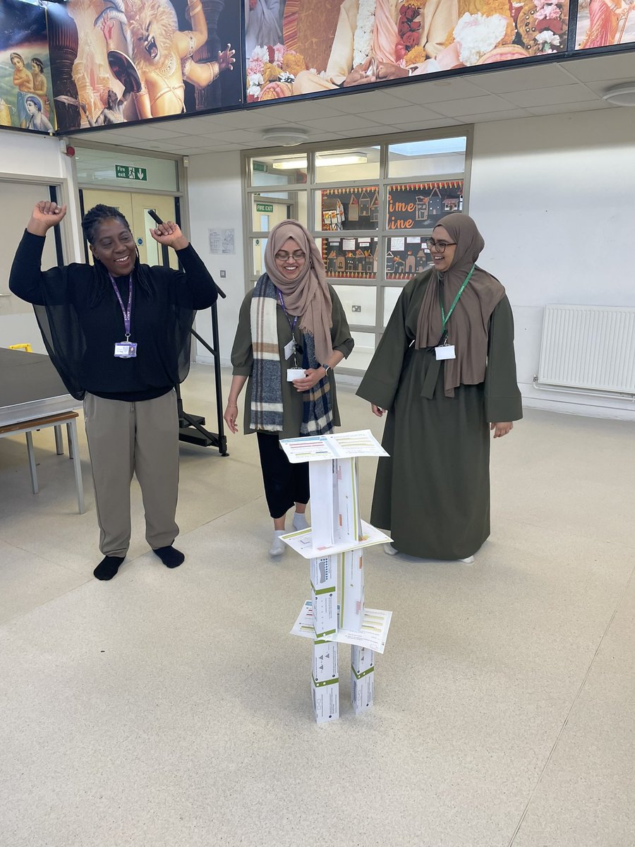 Staff briefings every Monday with a team building activity is a great start to the week! Year 2 secured their structure! #TeamworkMakesTheDreamWork #theavantiway 
#positivity 
#MondayMotivation