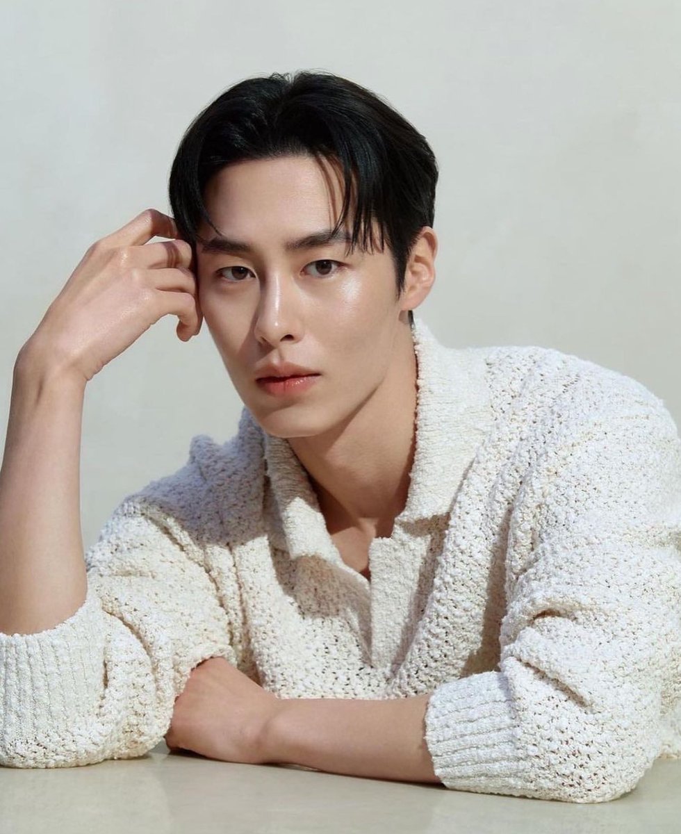 PopBase's tweet photo. Actor Lee Jaewook and aespa’s Karina are dating, Dispatch reports. https://t.co/zuC7Mx96al