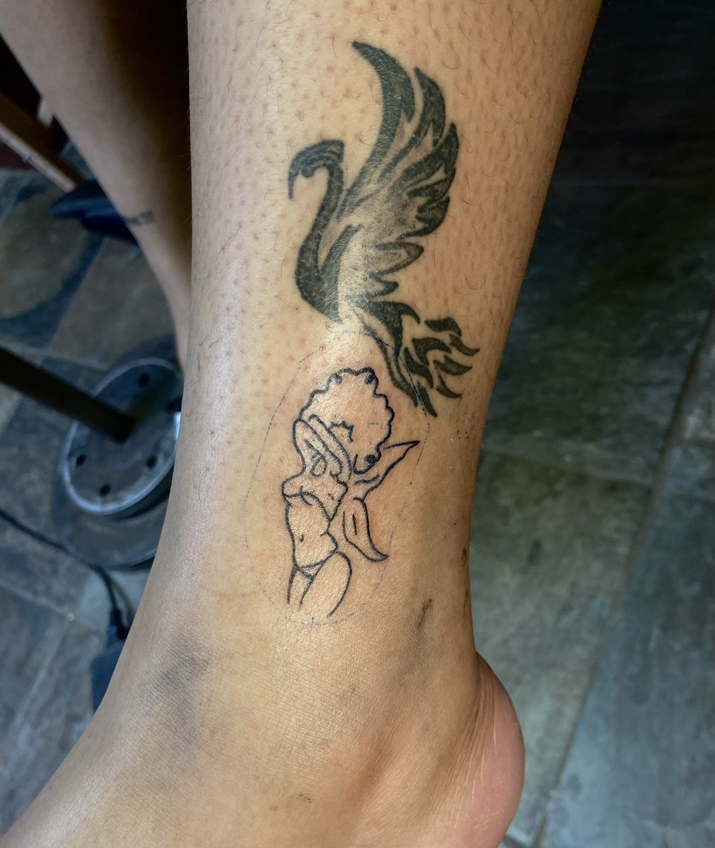 AmbersEternal's tweet image. My 1st tattoo on skin this past week🧚🏽 big shoutout out to my client for trusting nd giving me the opportunity🤞🏽I’m real excited moving forward on what’s to come🌱🕷
-
-
-
-
#houston #houstontattoos #tattooapprentice #continuouslineart #linework #firsttattoo