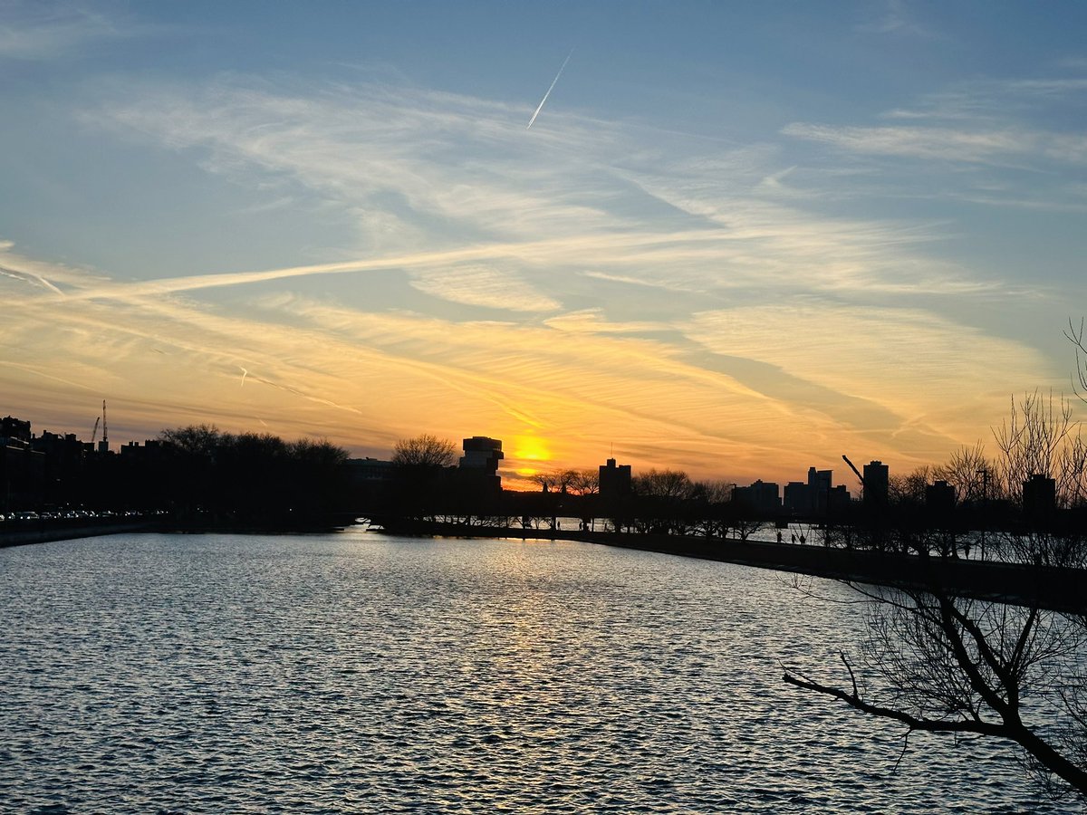 MartinaCurtin's tweet image. Day 57 #100Daysofwalking 
A beautiful evening on the Charles River Esplanade. 
#wintersunset
#eveningwalks
#outdoorgirl 
#MentalHealthMatters 
@mnamheiricea @NewstalkFM @NTBreakfast