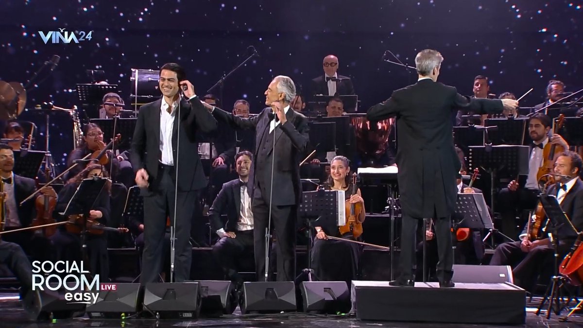 TVN's tweet photo. 🎶#Viña2024

Padre e hijo en el escenario de Viña del Mar😱: Andrea Bocelli canta junto a su hijo Matteo🎶

📡 Sigue la señal en vivo: https://t.co/erjwwZgwzq
📡 Sigue la señal Multicam en vivo: https://t.co/erjwwZgwzq
📡Sigue la señal Social Room: https://t.co/kdW1UqlwpM
📡 Señal de #TVNPlay: https://t.co/1xjzBEYSDl