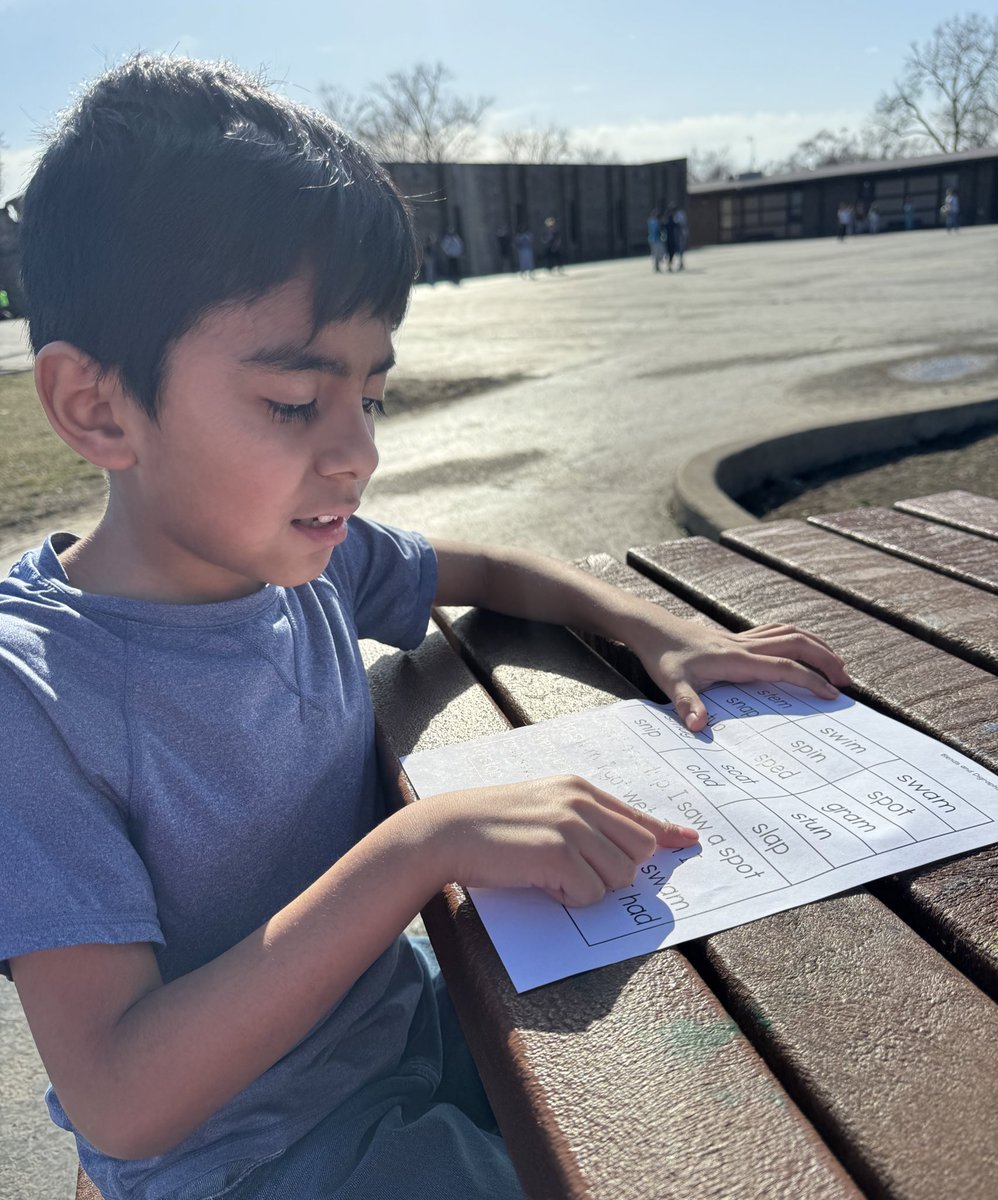 teach_withMrsV's tweet photo. The weather was TOO beautiful today…so we took our work outside this afternoon ☀️ @HanoverHuskies https://t.co/JxGuw85mpe