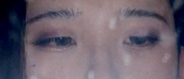 このアイメイク、色可愛くないですか？そして鏡が汚い。