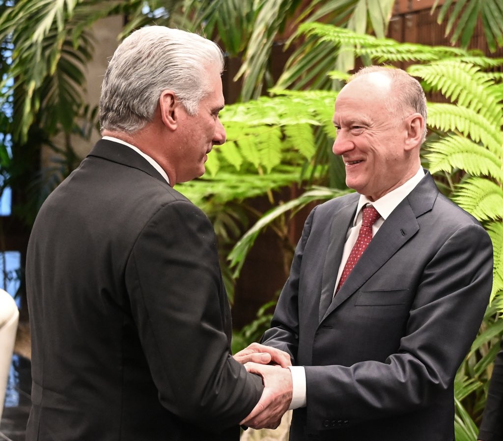 PresidenciaCuba's tweet photo. 🤝| "Es un placer recibirlo nuevamente y le agradezco el gesto de incluir a #Cuba en esta visita que realiza por América Latina", afirmó el Presidente @DiazCanelB al recibir hoy en el Palacio de la Revolución a Nikolái Pátrushev, Secretario del Consejo de Seguridad de Rusia. https://t.co/cHVIcmv1e3