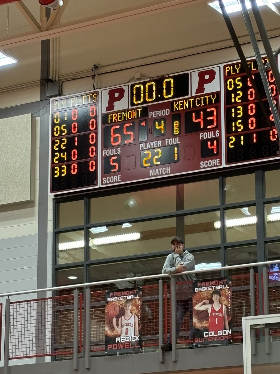 KitJPowell's tweet photo. Varsity Boys beat Kent City in the opening round of districts.  Packers were led by Redick Powell with 15, Gavin Richards 12, Chaz Miller and Will DeBlake with 10.  They host Sparta on Wednesday at 7pm. @ScottDeCamp @CatchMarkSports @JVanDykeMLive https://t.co/ugXcp6akwQ