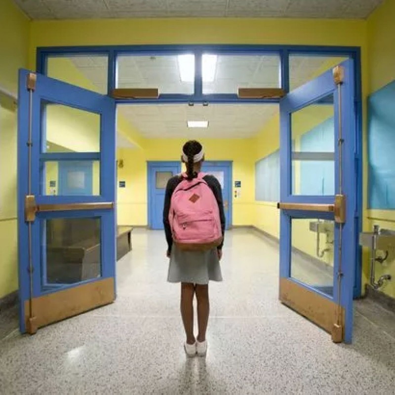 cissoudeneux9's tweet photo. ‘I took my kids out of school as the teacher was too fat – it’s uninspiring’