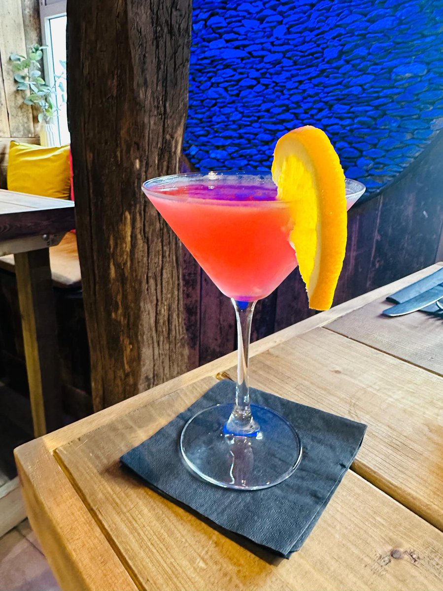 What to do when in Bowness-On-Windermere in the Lakes District… Visit The Easy Breeze🎉🎉 Delicious food and exciting cocktails🔥 #foodporn #fyp #theeasybreeze #foodpics