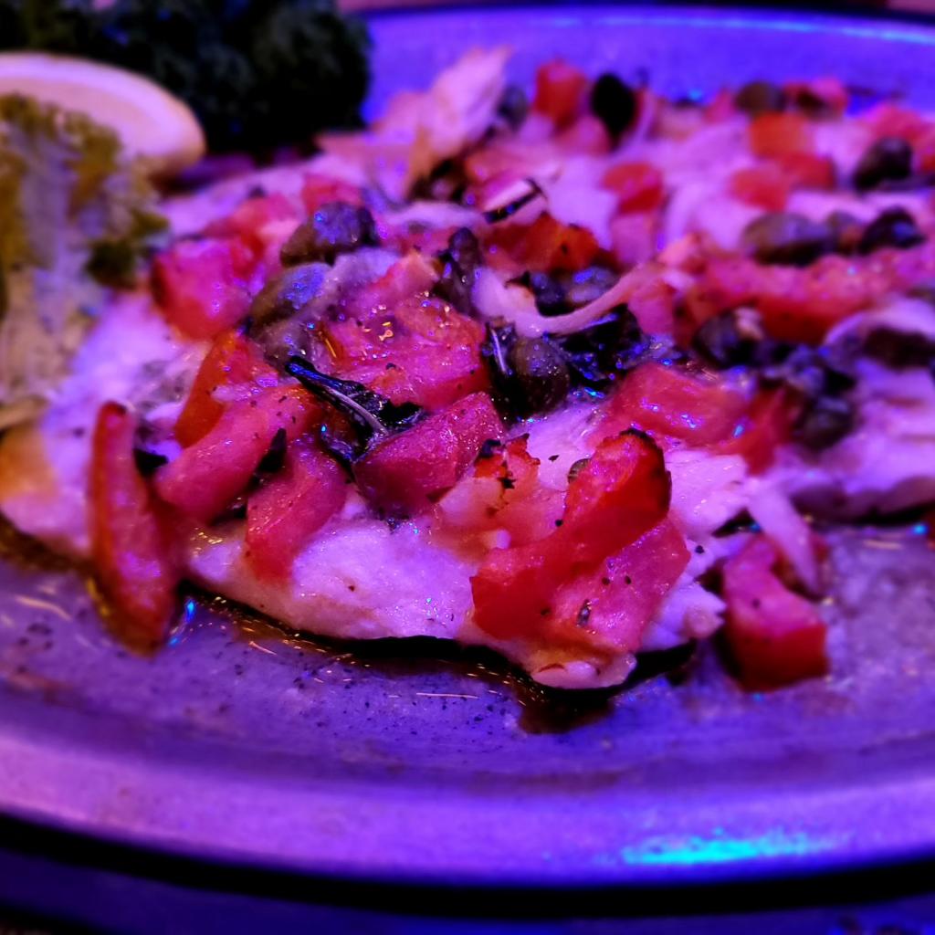 GregCKL's tweet photo. Florida Keys - Restaurants
Some of our favs
1. The Fish House -Key Largo. Inside- 'KEYS FUNKY'
2. Ballyhoo's Key Largo
3. Angler & Ale - Duck Key.
4. Robbie's - Islamorada. Great vibe...You can eat.. and feed a Tarpon
5. The Key Lime Pie everywhere in The Keys
#onlyinthekeys https://t.co/f6piO3ZpCR