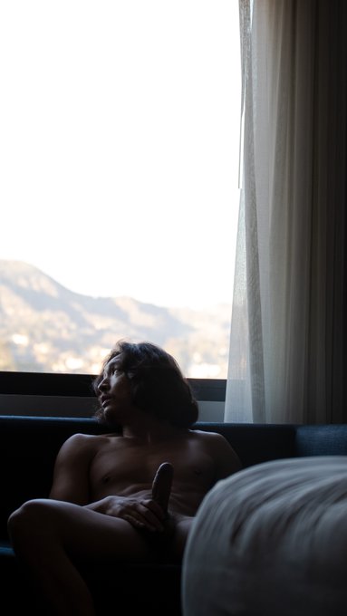 Here's some artistic dong for the timeline everyone https://t.co/BDNW1DCkhT