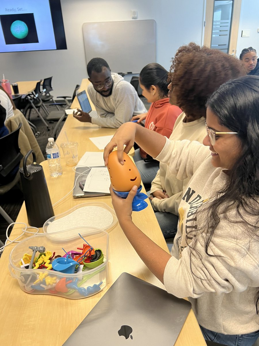 mariehmartin1's tweet photo. Pictures worth 1000 words: Our #VandyMPH #MHS Essential Skills in #GlobalHealth students benefiting from a creative #QI class with @vumcpeds Dr. David Johnson &amp; special guest Mr. Potato Head! @espitzrose @vuglobalhealth @VUHealthPol @VUmedicine @VanderbiltU https://t.co/x0G65vD8yu