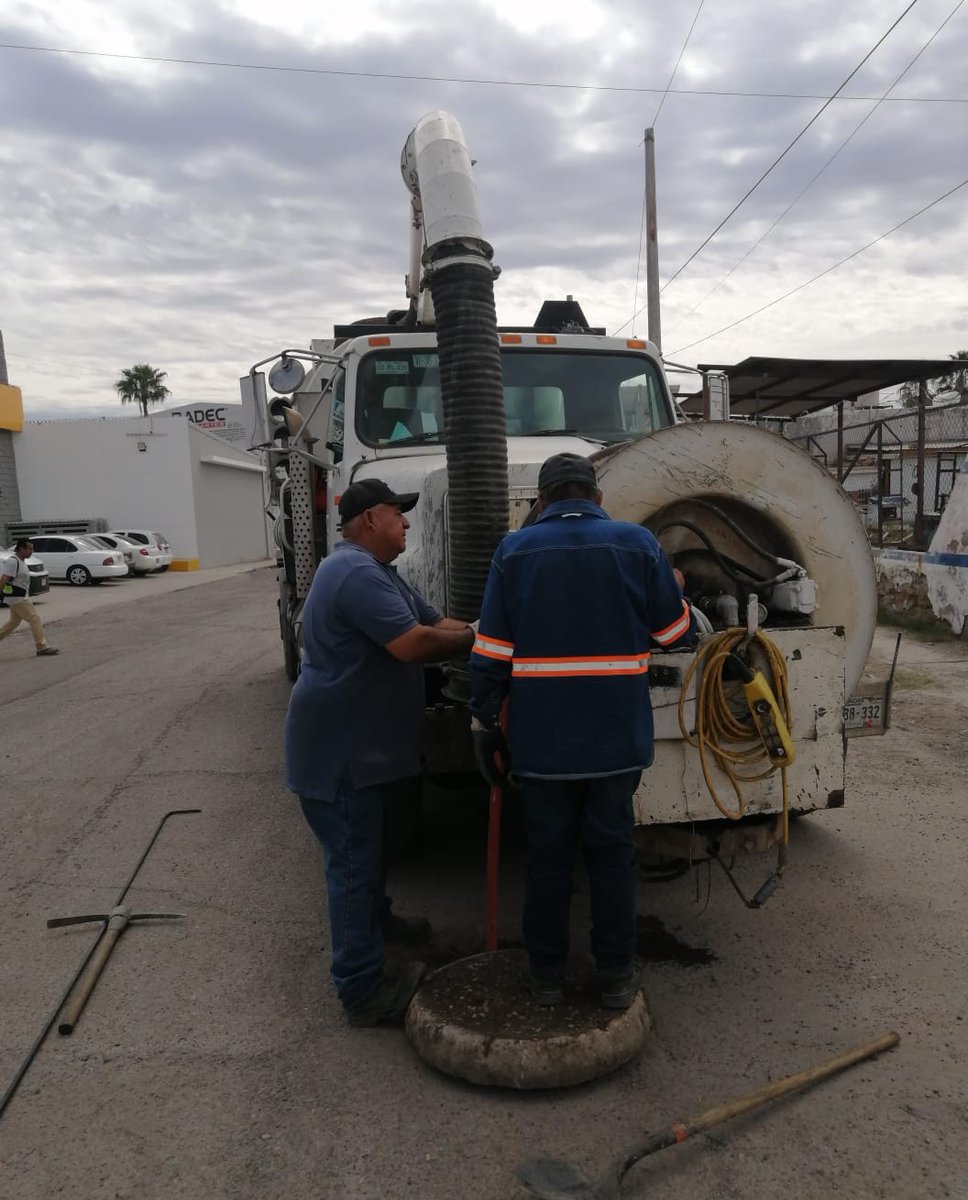 aguahermosillo's tweet photo. Nuestro equipo de Alcantarillado se presentó hoy, en colonias: Real de Quiroga, San Luis, La Manga, Café Combate, Jesús García, Solidaridad, entre otras, para brindar atención a tus reportes.
#HermosilloCRECEContigo https://t.co/vjwoDlu2di