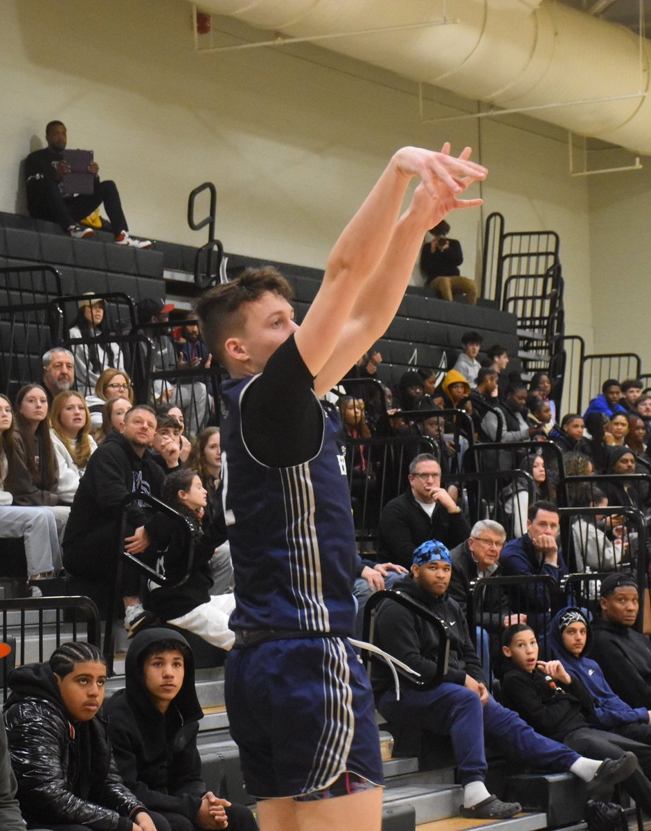 LTrain1994's tweet photo. There’s Brayden Dauphinais spotting up for 3 against Windsor on Saturday.

He came away with a season high 21 points &amp; 4 steals. He also had 4 rebounds &amp; 2 steals.

Dauph also hit 3 3s and played a tough game.

Again, this was a good postseason test for the Kingstreeters. https://t.co/RMq9GwZMwx