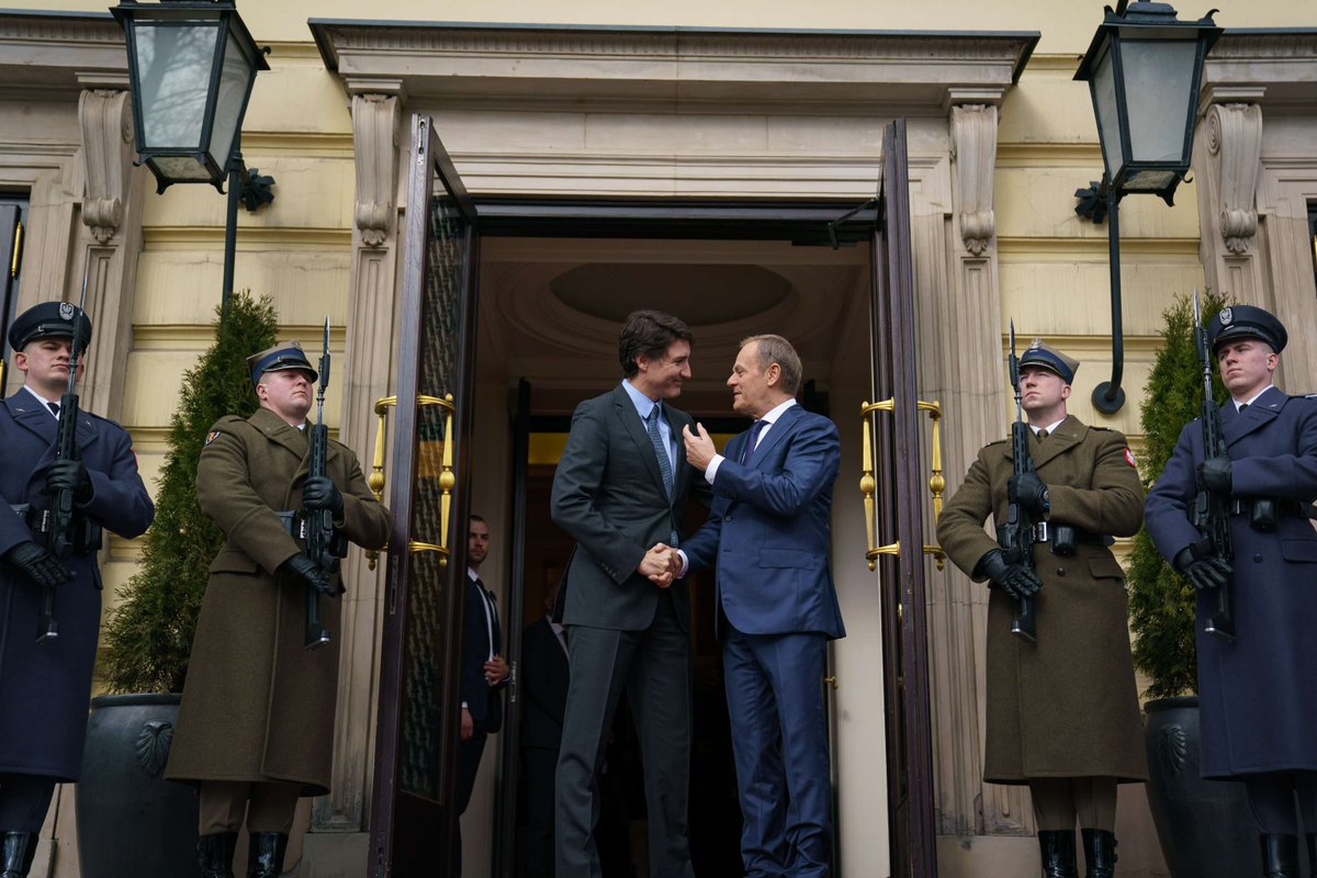 CanadianPM's tweet photo. Earlier today in Warsaw, Prime Minister Justin Trudeau met with the Prime Minister of Poland, Donald Tusk. They discussed support for Ukraine, tackling regional and global challenges, and further deepening bilateral relations. Details of the meeting: https://t.co/oOGlpnqtH3 https://t.co/IQkdgiemSo