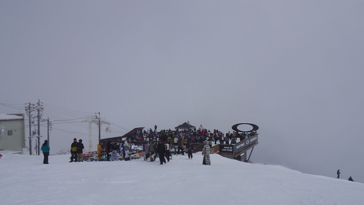 Skier_NOB's tweet image. これが噂の、外人がバカ騒ぎする評判最悪のイベント（昼の部）か🤣
確かに賑やかってより騒々しかったわｗ
#SnowMachine