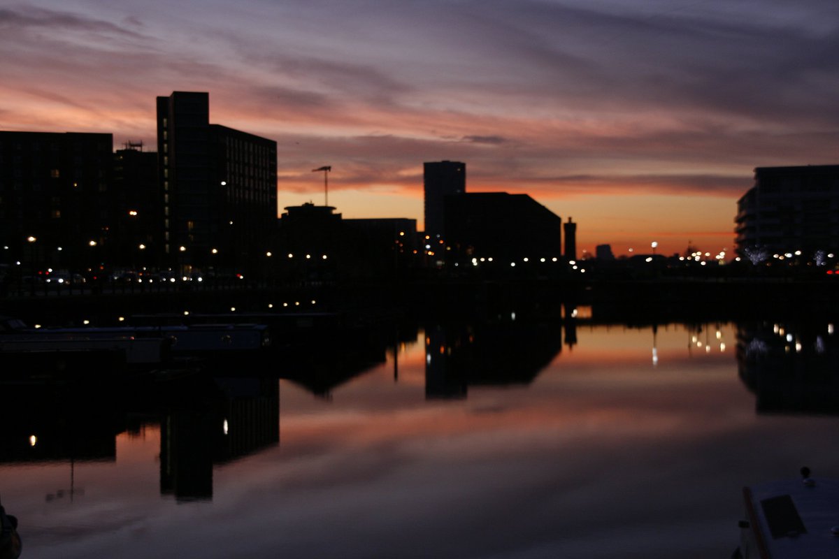 Good morning Liverpool, @angiesliverpool @ExploreLpool @scousescene @LivLocs @ActivateDgtl #sunrise #redsky #liverpoolmarina #albertdock #reflections