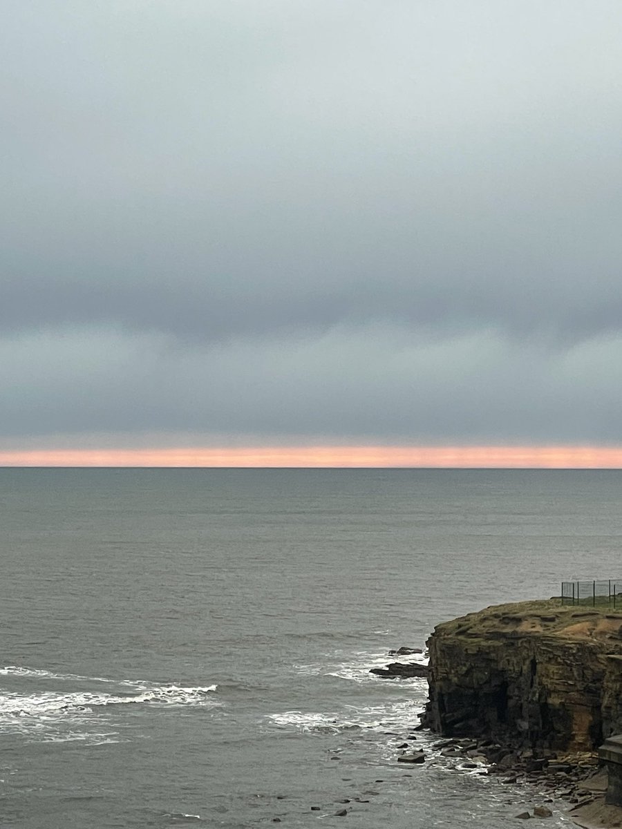 The weather person has had their ruler out today. #Straightlines in #whitleyBay