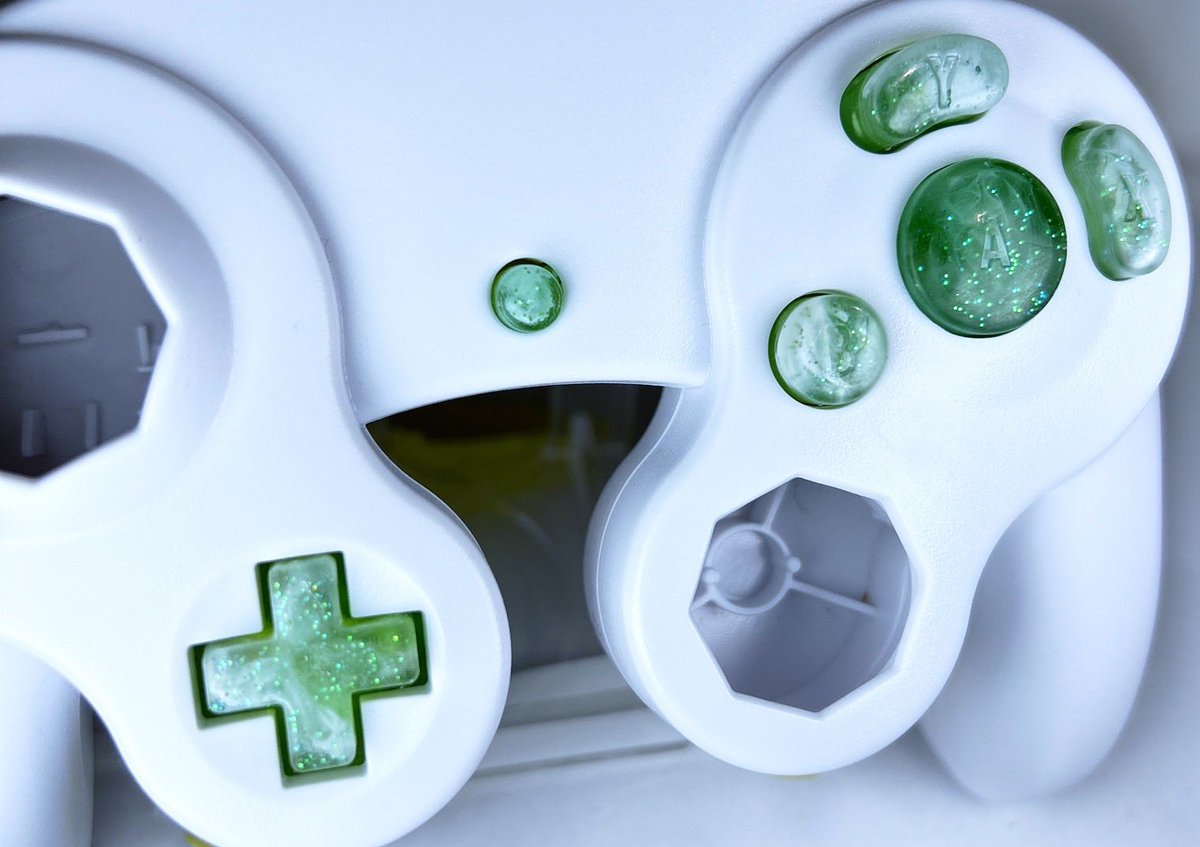 Yu_sanaWitch's tweet image. これはGCコンのカスタムボタンの試作品だよ\(*ˊᗜˋ*)/💚
  
 #CustomGCC
 #カスタムボタン