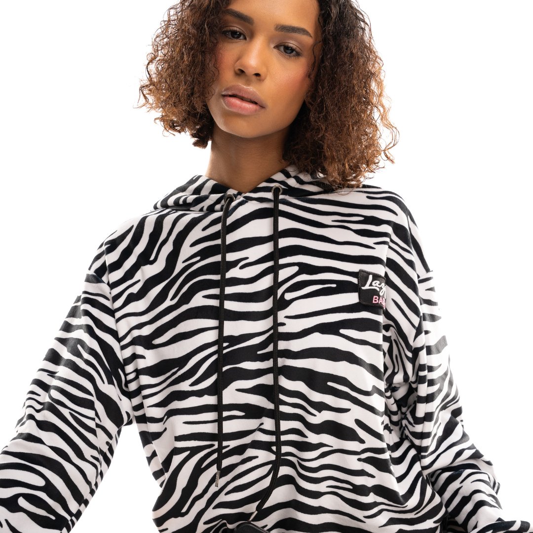 LazyBabes_com's tweet photo. 🦓Stripes that speak louder than words. Unleash your wild side in our Safari Snooze hoodie!

Dare to be different, embrace the stripes. ✨

New collection is OUT! Link in bio 🔗

#lazybabes #womenstracksuit #velourset #loungewear #sportswear #zebra https://t.co/LwrNvPSNhN