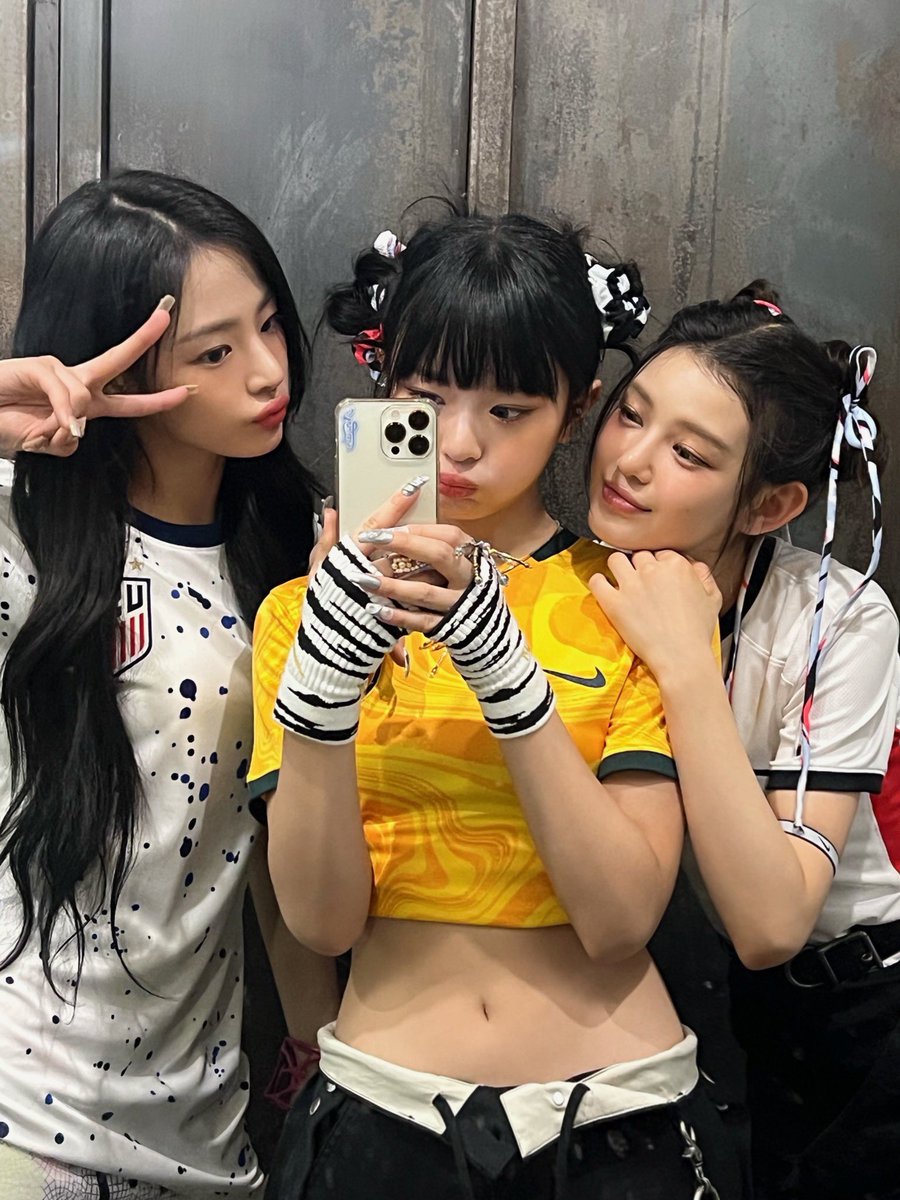 240227 phoning #뉴진스 #NewJeans #민지 #Minji #ミンジ #하니 #Hanni