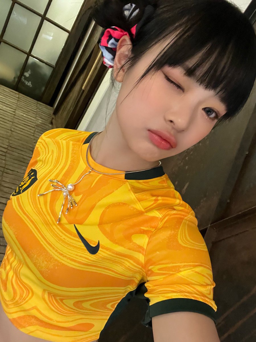 newjeans_loop's tweet image. 240227 phoning 

#뉴진스 #NewJeans #하니 #Hanni #ハニ