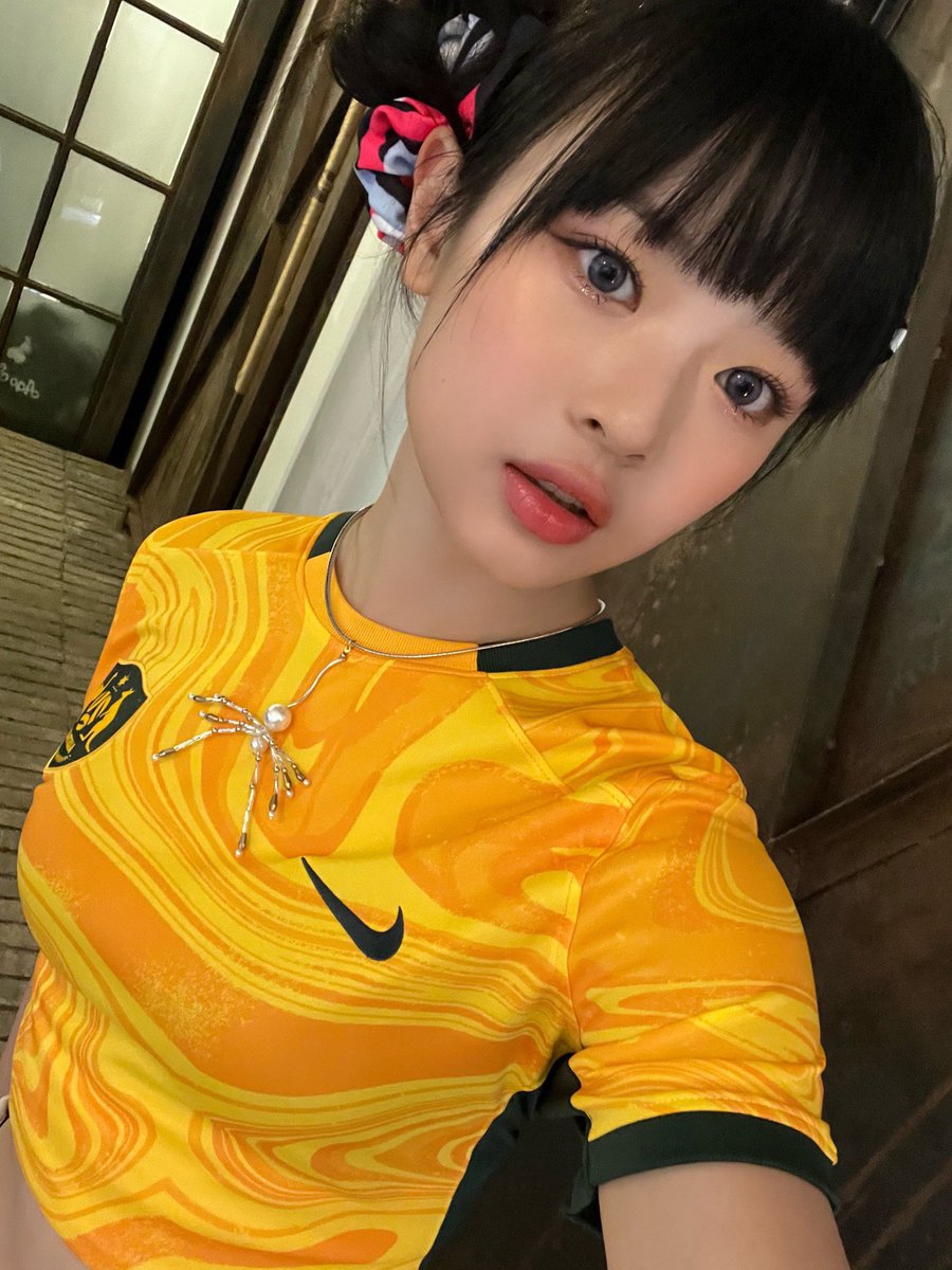 newjeans_loop's tweet image. 240227 phoning 

#뉴진스 #NewJeans #하니 #Hanni #ハニ