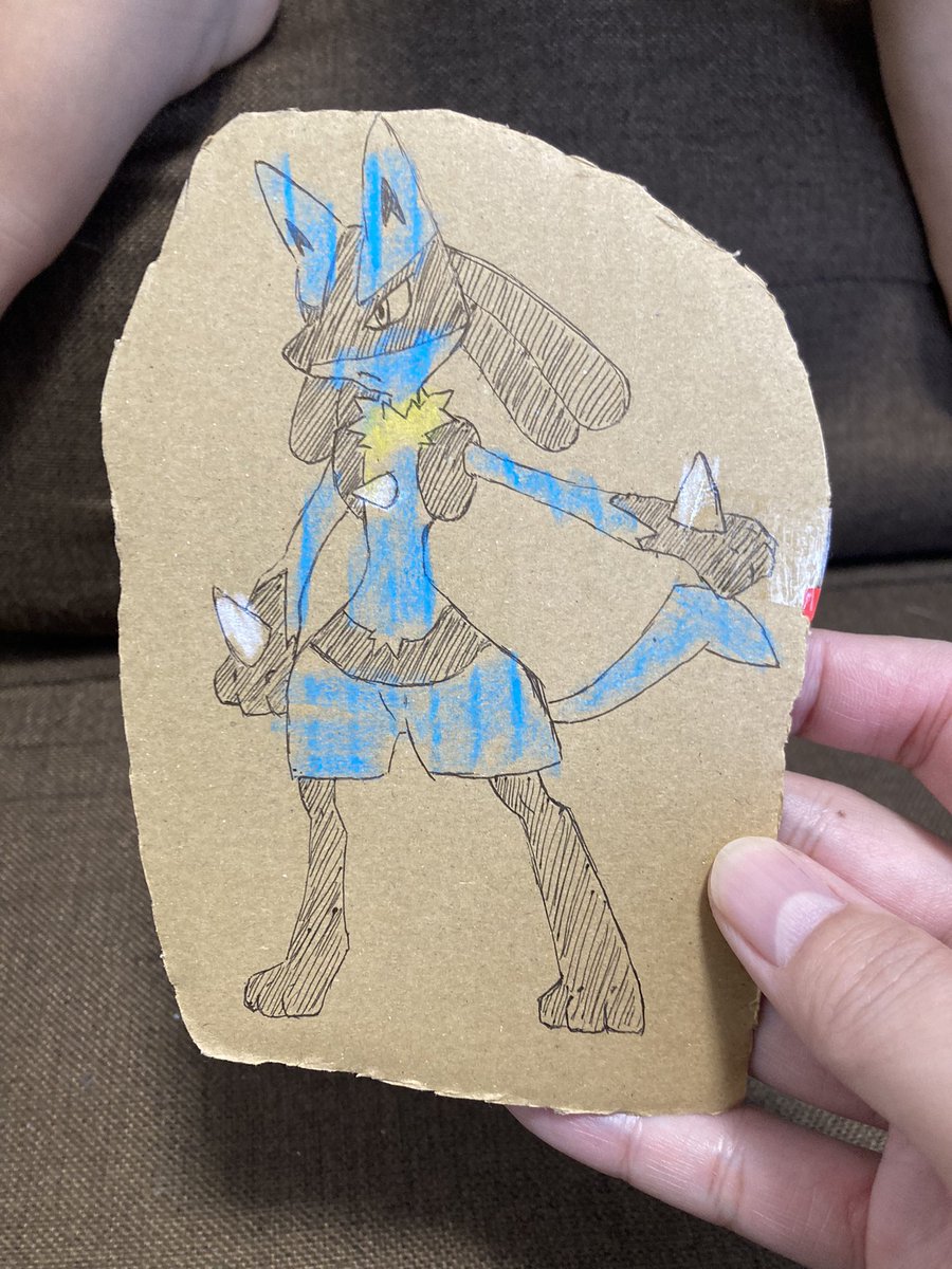 Urigoro_3's tweet photo. 色塗るの上手になったなーと思ったら、今日のは甥っ子が塗ったんだそうです。さすが小学1年生。

今日の段ボールポケモン、22体目はキミに決めた！ルカリオ！

#段ボール
#ポケモン
#段ボールポケモン
#ボールペン
#一発書き
#お絵描き父ちゃん
#色は甥っ子が塗りました https://t.co/exlIdNxjDP