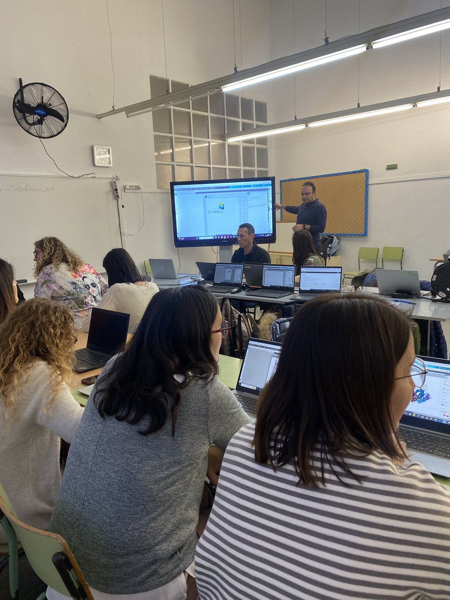 annapanisello's tweet image. Primera sessió de capacitació tecnològica FAIG a Terres de l’Ebre a les dues comunitats. Equips motors amb moltes ganes de donar-li sentit a l’ús del maquinari @cesirecat #ProgramaFaig #FaigLab #SomFaigDelSud