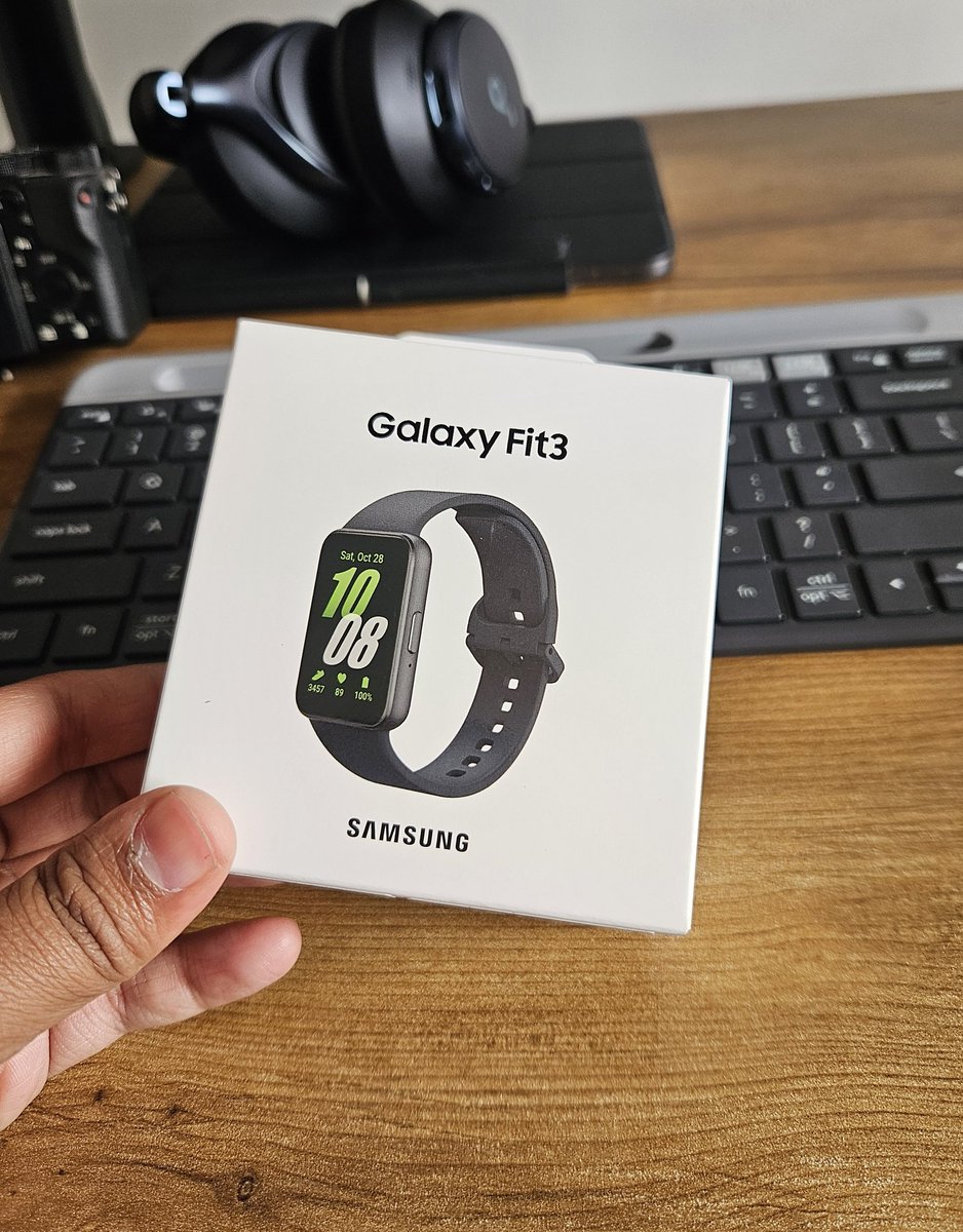 Guys, it's here – Galaxy Fit 3. 😃 Please drop your questions below.. we will cover them in the upcoming review. Preparing ingredients for the cooking review. 🥧🥦 😜