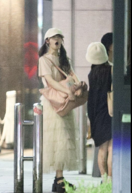 ノイミー菅波美玲の生誕グッズのアクスタ衣装は文春撮影の白黒衣装だと