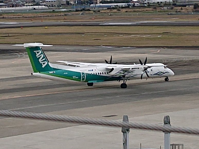 marusho_hikoki's tweet photo. 写真を頂きましたので当店の #フライトタグ と一緒にどうぞ✈✨
https://t.co/NOz9HPG4XJ

#ANAFuturePromiseProp 
#ANA　#飛行機　#キーホルダー　#お土産　
#目印　#空港　#丸彰　#ひこうきのおもちゃ屋 https://t.co/ru4BGs4nxi