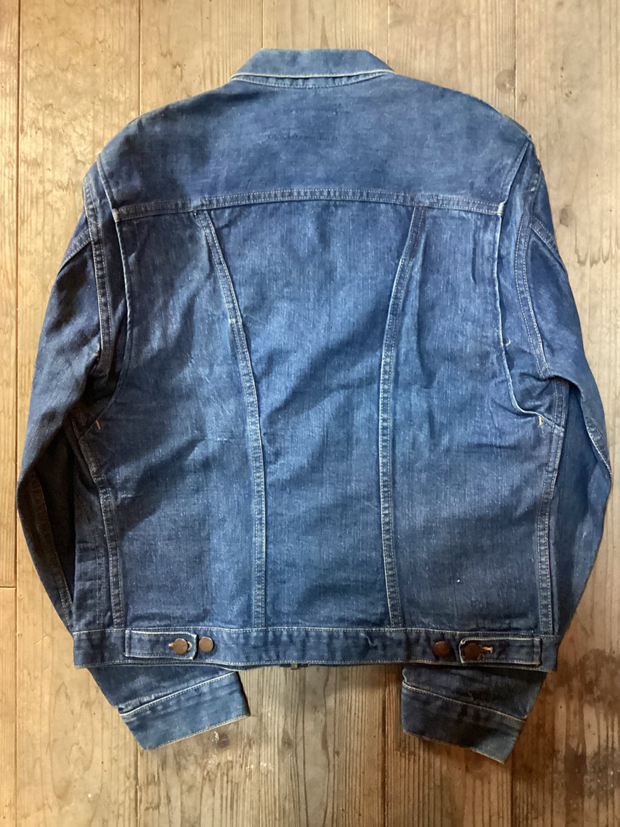 MeizGoodStore's tweet photo. #京都　#舞鶴　#古着屋　#古着　#ビンテージ　#デニム　#ジャケット　#アメリカ製 #ラングラー #トラックジャケット #インディゴ #111mj #24MJZ #ヴィンテージ #50年代 #bluebell #levis #lee #ビンテージショップ　#古着コーデ　#古着男子　#古着女子　#古着ファッション　#古着好き　#アメカジ https://t.co/9e0iq0Jz02