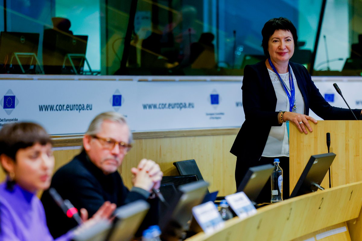 EESC_SOC's tweet photo. ✨Magical to share a day with 400 brilliant young people at the #EESC for the #MeetTheChampions event!

Very interesting discussions with @EESC_President, @NicolasSchmitEU &amp; @EU_EESC members in workshops on (green &amp; digital) skills / jobs for today &amp; future

#EuropeanYearOfSkills https://t.co/vTsn2AHtYq