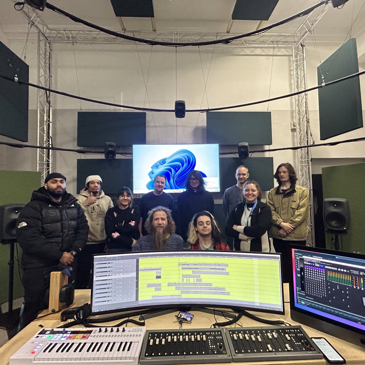 MA Music & Sound Design @UniofGreenwich students were excitedly busy last week 🔊 1) Setting up a 20.1 channel sound system for a concert 2) Visiting @callresponse1 spatial sound studio Part of the immersive & spatial audio module! For course info ➡️ gre.ac.uk/postgraduate-c…