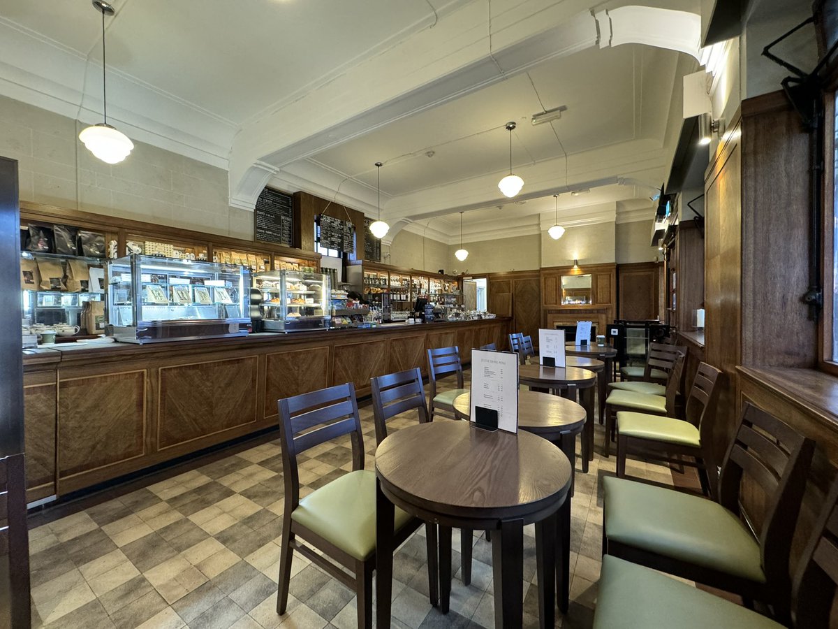 The @CentenaryLounge at #LeamingtonSpa always delivers a civilised start to any day. Lovely coffee & refreshments in lovingly restored GWR surroundings