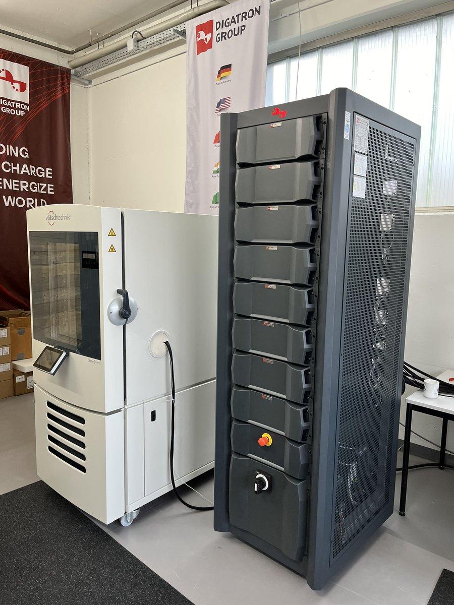 Digatron_Power's tweet image. 🔍 𝐒𝐧𝐞𝐚𝐤 𝐏𝐞𝐞𝐤 𝐀𝐥𝐞𝐫𝐭!
Last week, we had the pleasure of hosting one of our customers to check out their new 𝗠𝗖𝗧 𝟭𝟬-𝟲-𝟯𝟱𝟮 𝗛𝗗. They&apos;re gearing up for the cell production at one of Europe&apos;s biggest giga factories for lithium-ion batteries for electric cars.🔋