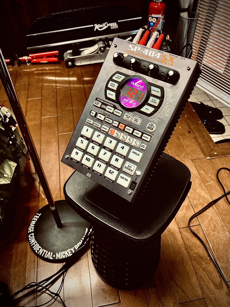 no_punkrock's tweet image. 荷物を減らすために努力してるんですよ
#sp404sx