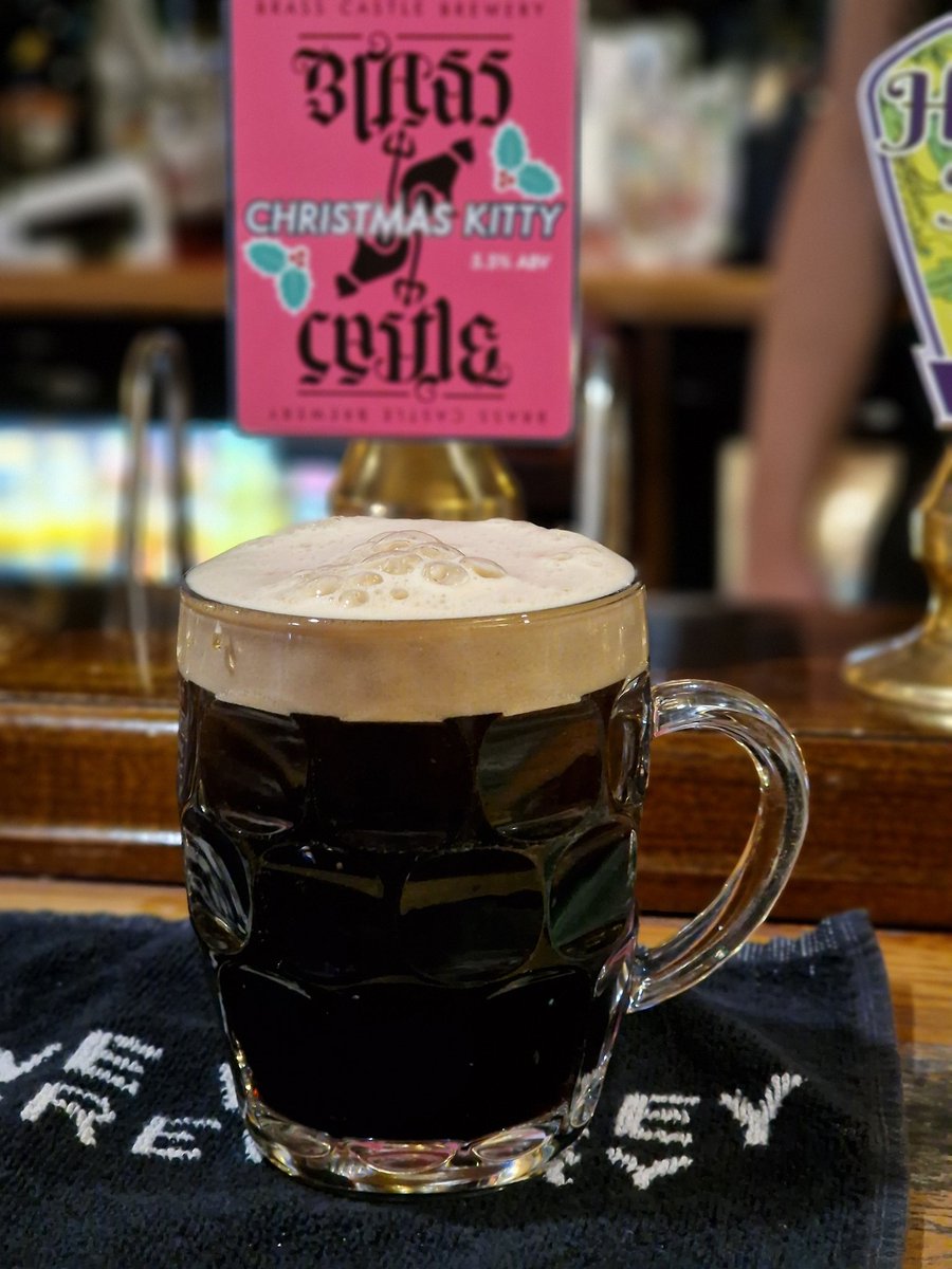 Back at The Pelican Inn in Gloucester for another beer during the festive period. This one, quite possibly being the best of the year. Christmas Kitty by Brass Castle Brewery. A truly gorgeous looking and tasting 5.5% vanilla porter. Ever so slightly spiced but still so smooth!