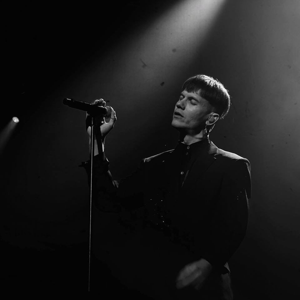 ㅤㅤ
— ㅤ ㅤ теперь спой-пой, что живой.

— ㅤ ㅤ теперь злой, злой, как цепной.

ㅤ ㅤ ㅤ