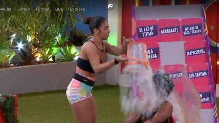noamazonas's tweet image. Depois da Maria @eumaria com a Natália, agora são os Dummies que jogam o líquido pra evitar agressão 😅 #bbb22 #bbb24