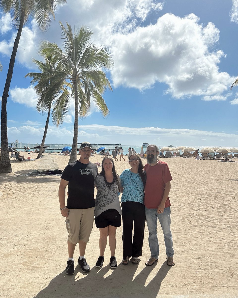 🚨 Please join us in sending lots of positive, sticky baby wishes to Surrogate Jenny and her Intended Parents on their transfer day! ✨ Jenny traveled all the way from Oregon for her embryo transfer, and we’re hoping this trip ends on a positive note! 😉🤰♥️