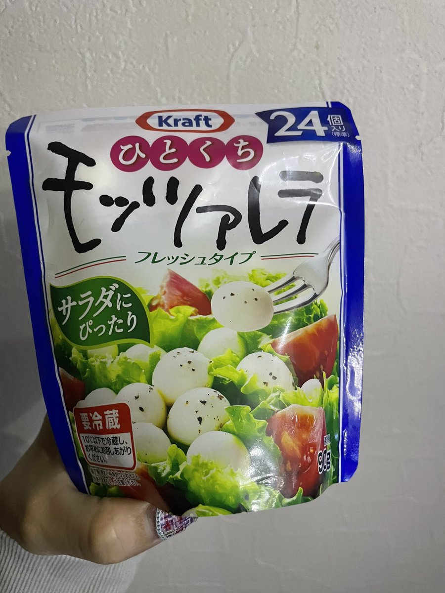 oniku117's tweet photo. コレ考えた人すごいと思うんよ。
ねぇ…まじモッツァレラチーズをめんつゆにつけて…意味不明に旨い https://t.co/sENmUFiczS