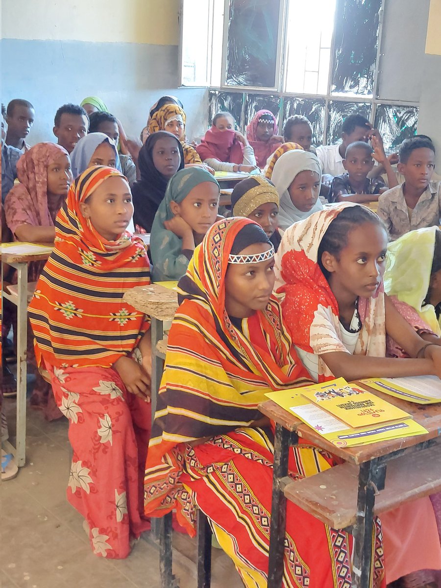 RachanaSharmaM's tweet photo. Sun π, Sand, Camel π« and bunch of very happy π₯° #schoolchildren. Our day in #Asaita #Afar. Thanks #teachers @UNICEFEthiopia @girleffect #ForEveryChild for holistic education in schools with #edutainment. Fun and learning combined always win π @sidbshrestha @chancebriggs https://t.co/bfC5XxlBxg