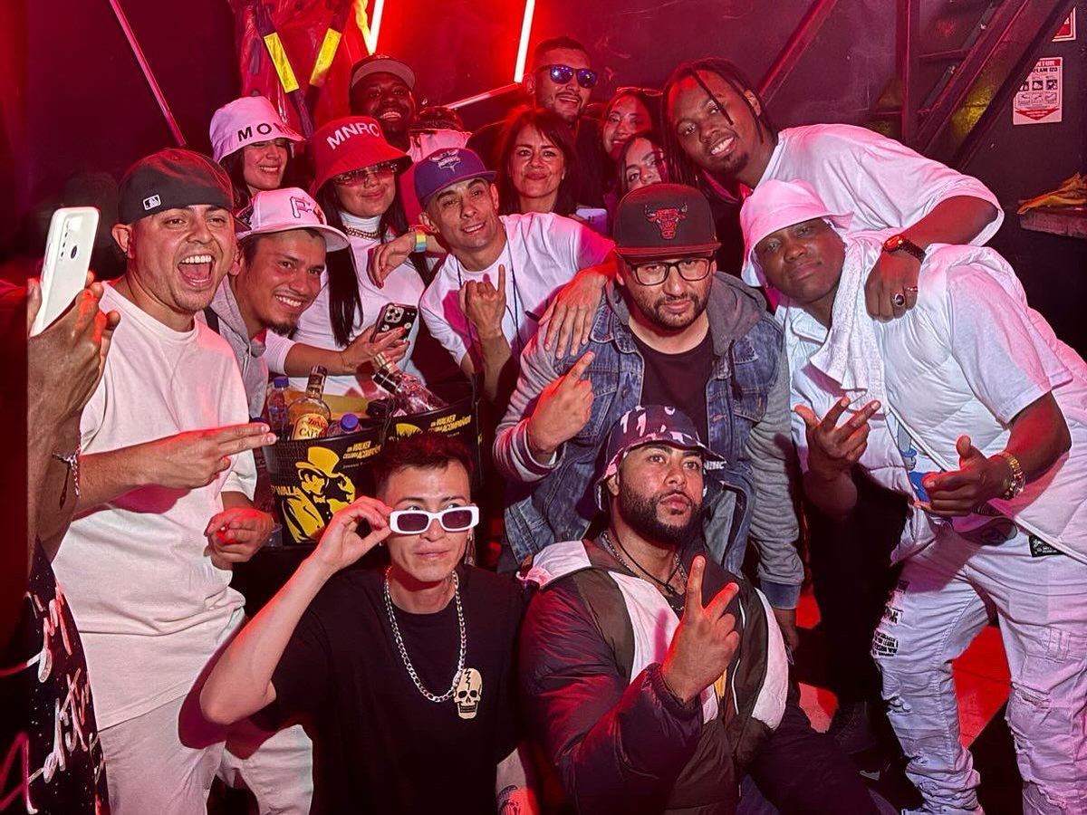 _PinFlow's tweet image. Chimba compartir escenario con estos monstruos