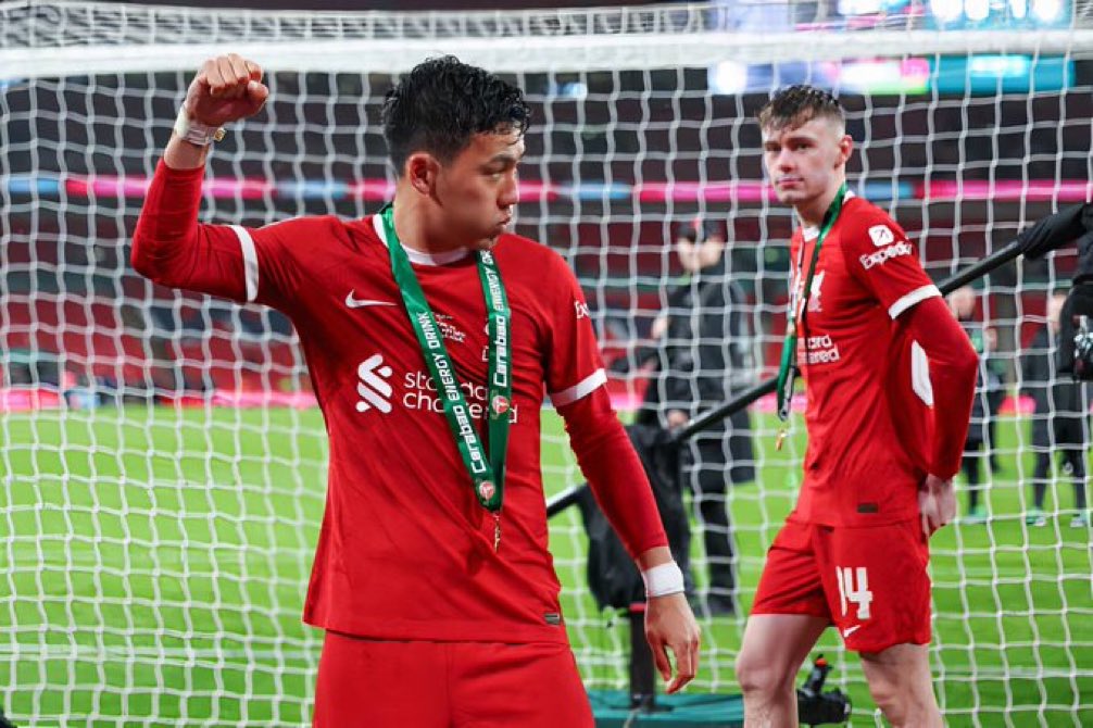 LFC_Laith's tweet image. Now I understand why Stuttgart players and fans were so sad to lose Endo. They were losing a captain, a leader and a warrior! 

Can we send Stuttgart some more money because 16 million for Wataru Endo is a steal. ⚔️🇯🇵