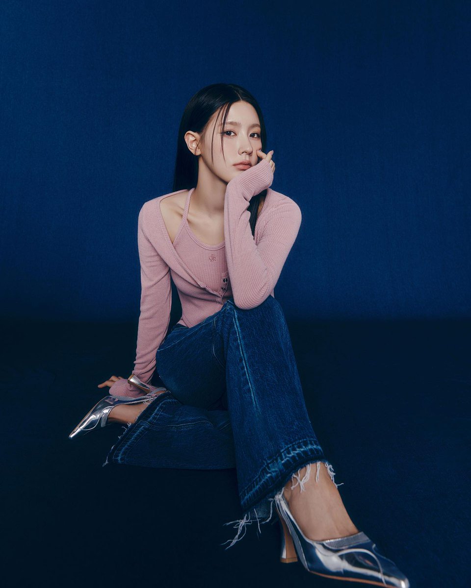 miyeonse's tweet photo. Blushing in pink, rocking the denim scene. The pink vibes and denim dreams that City Breeze gives are truly a perfect match for any day. https://t.co/CFtP7yfCyI