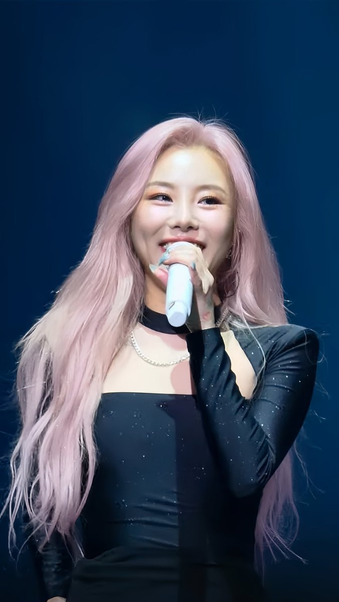 SoWheein's tweet photo. [240225] Whee In 1ST WORLD TOUR [BEYOND] - SEOUL 🩷🍭🌷🎀🌸🖤
.
.
.
#휘인 #WHEEIN #MAMAMOO
#마마무 https://t.co/dKg8BNo2Iq