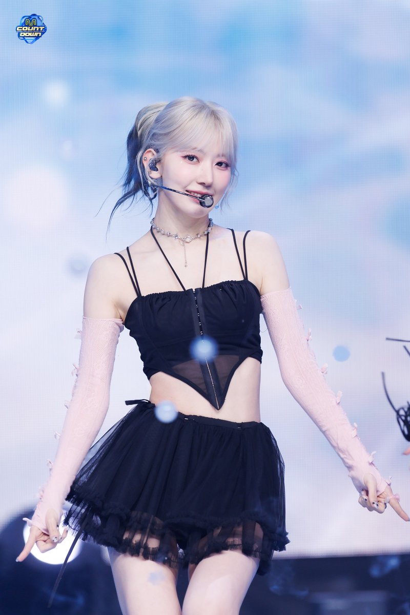 sakuchan_0812's tweet photo. 🤍🖤 https://t.co/KYaTfMuyKt
